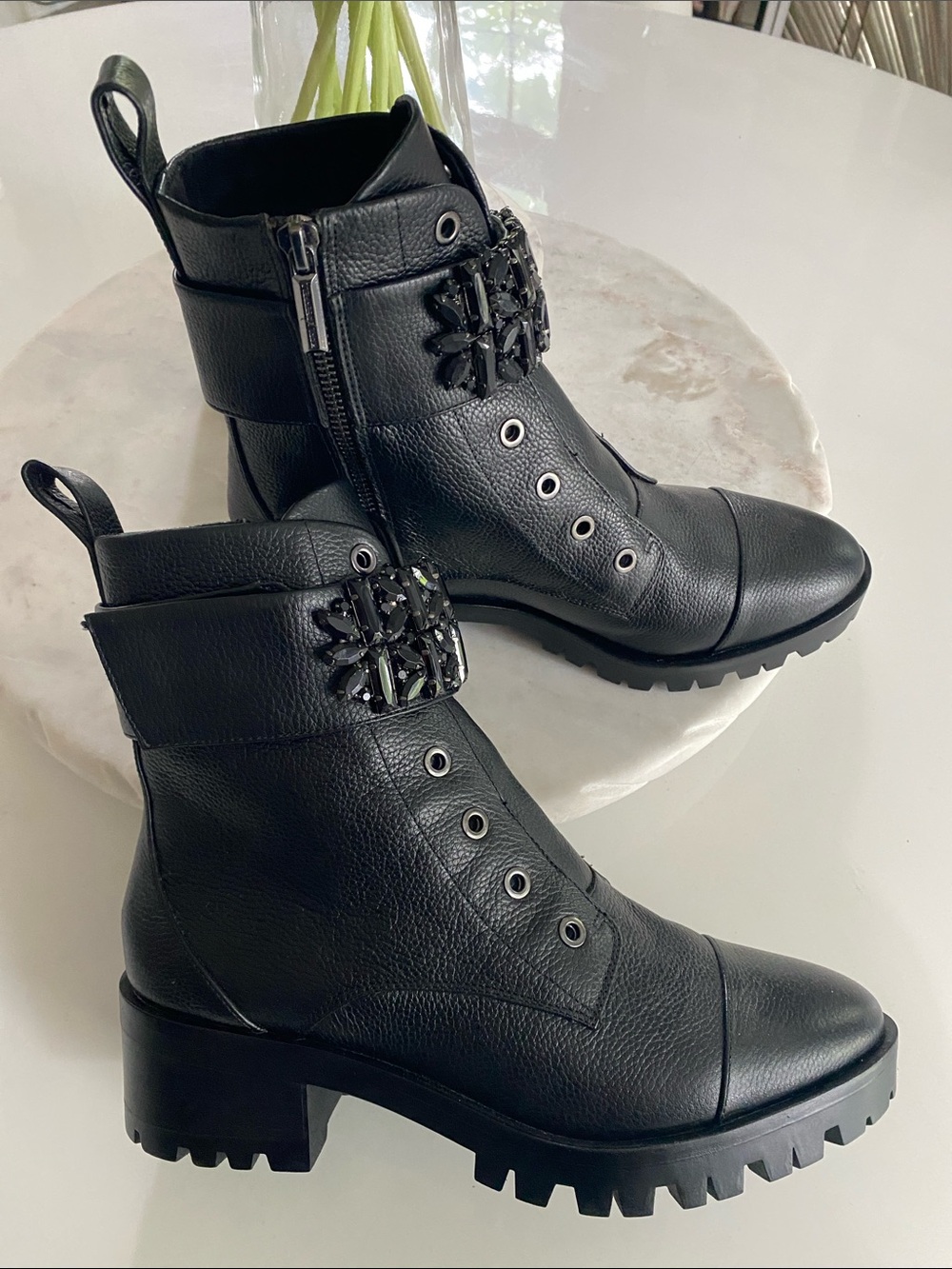 😍KARL LAGERFELD PARIS PIPPA EMBELLISHED MOTO BOOTS 🥾 8.5